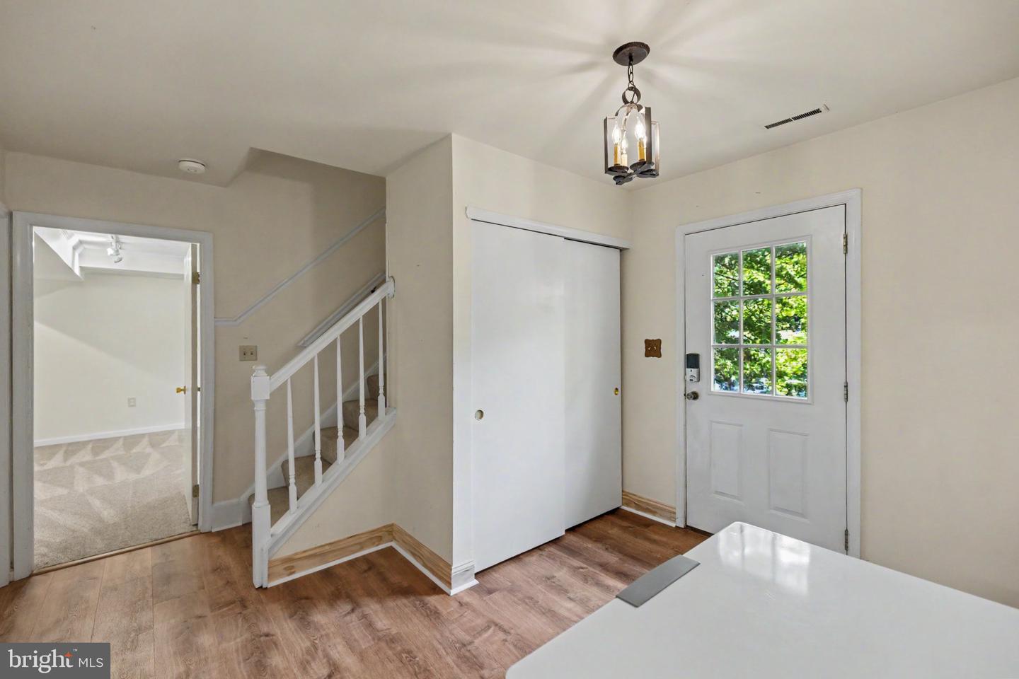 7 Seneca Ter Property Photo 3