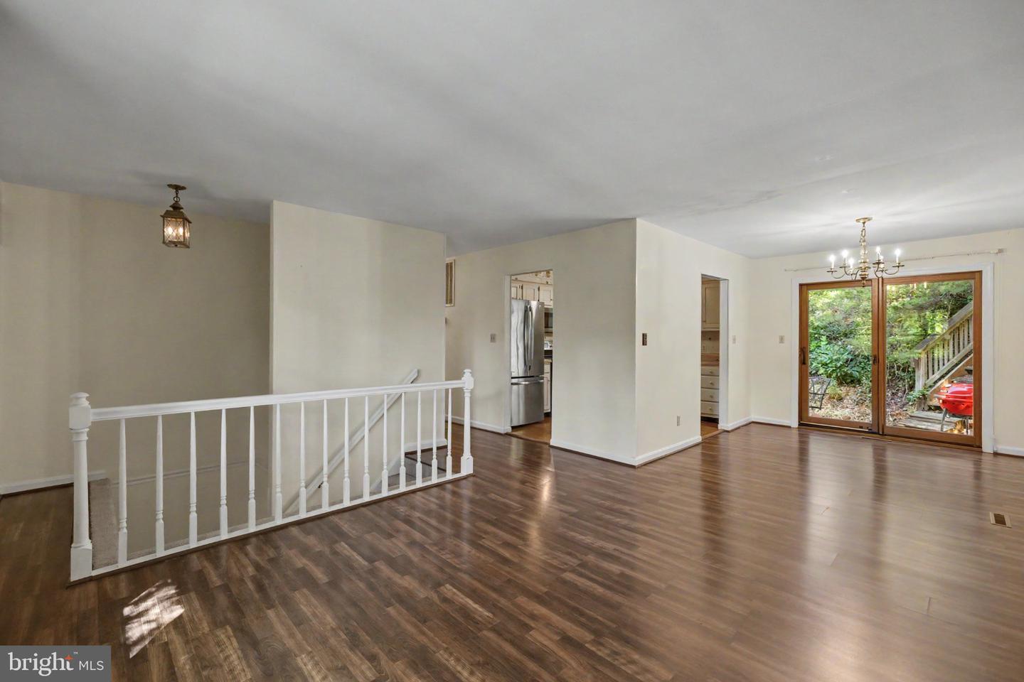 7 Seneca Ter Property Photo 6
