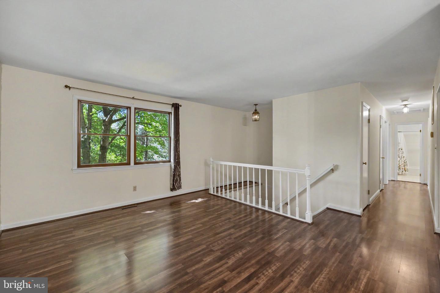 7 Seneca Ter Property Photo 7
