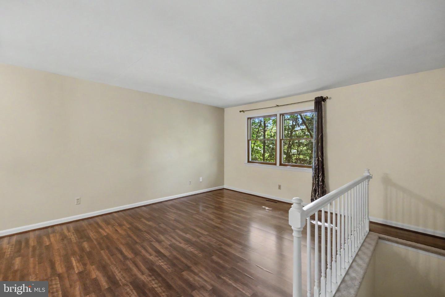 7 Seneca Ter Property Photo 8