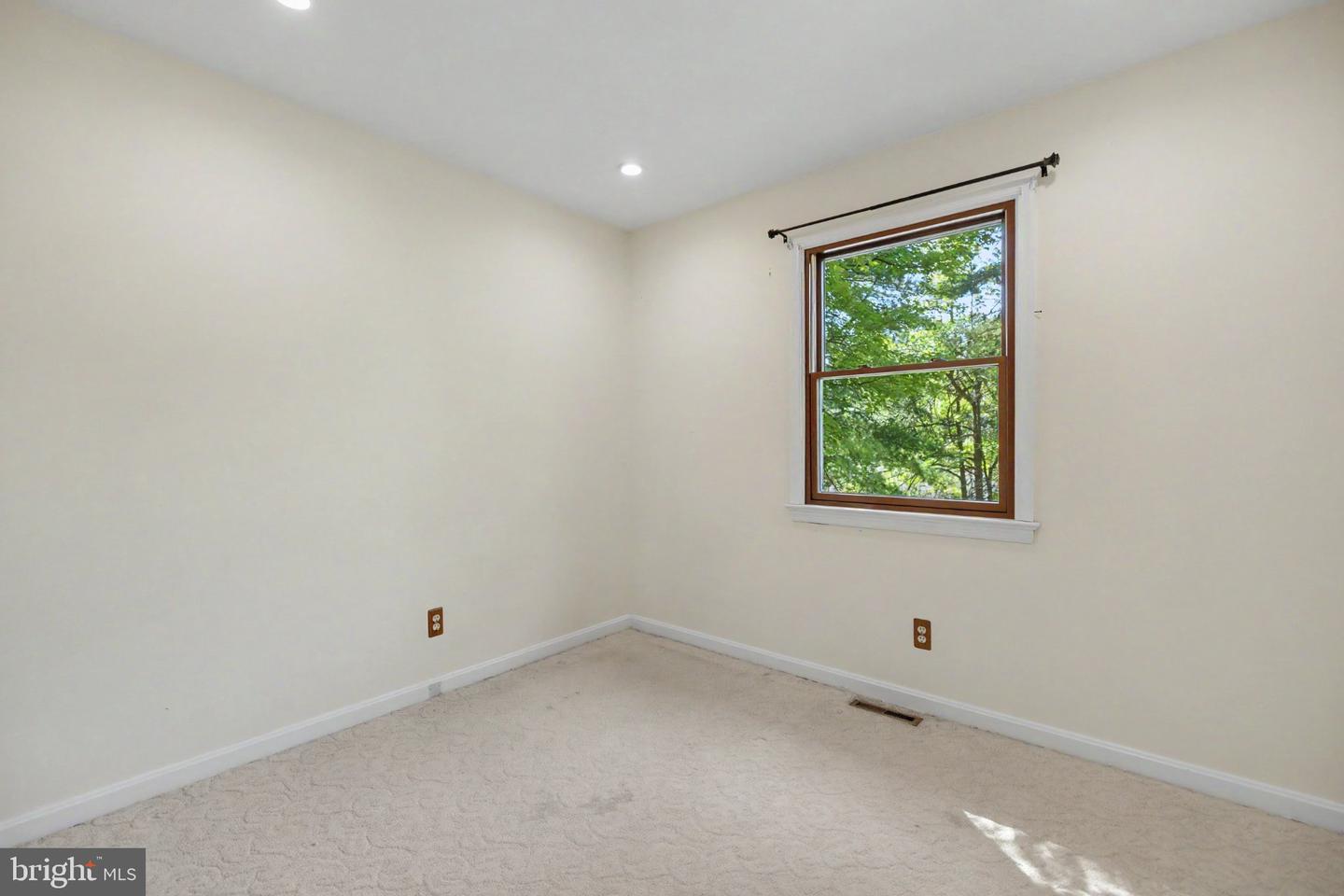 7 Seneca Ter Property Photo 20