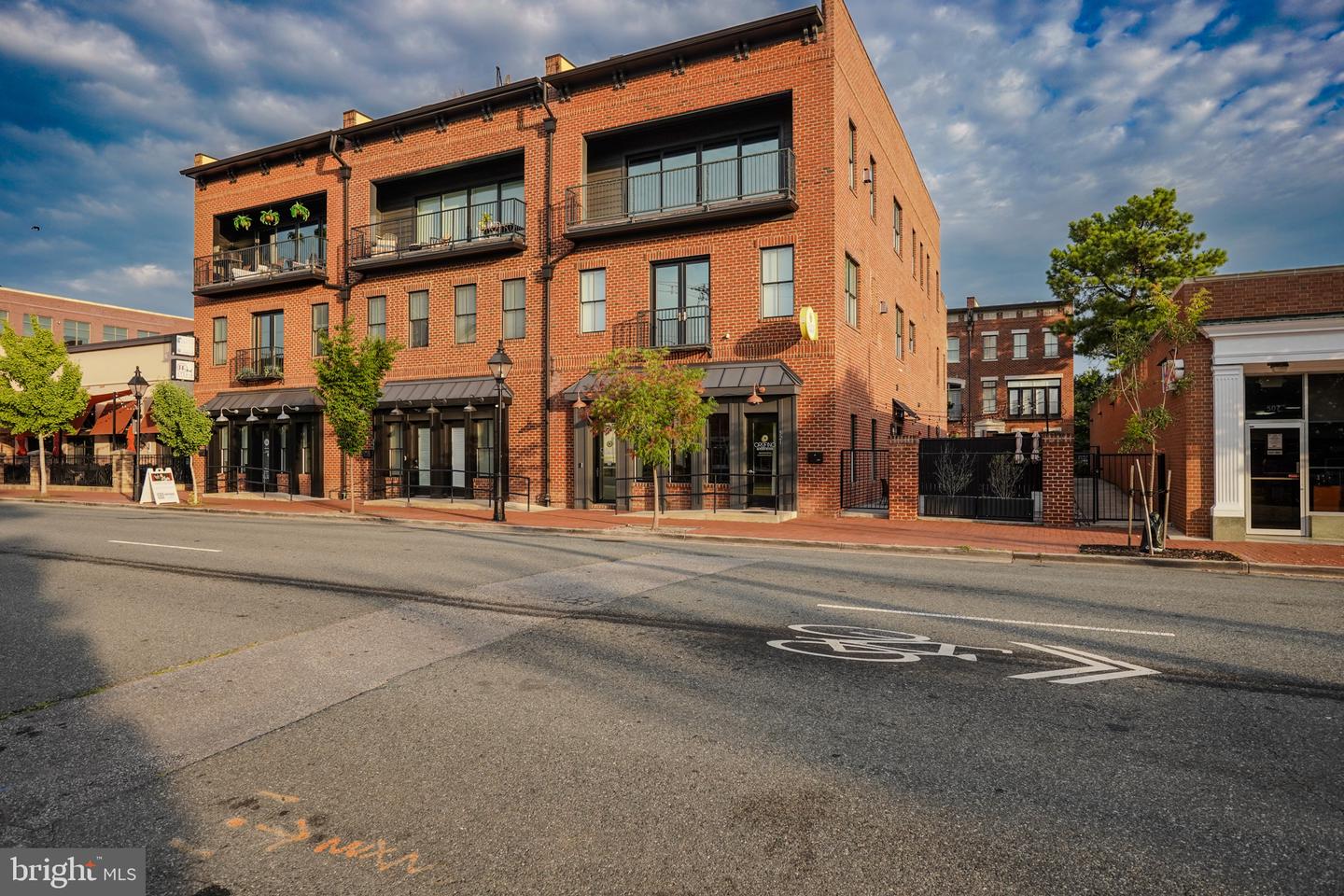 521 WILLIAM ST