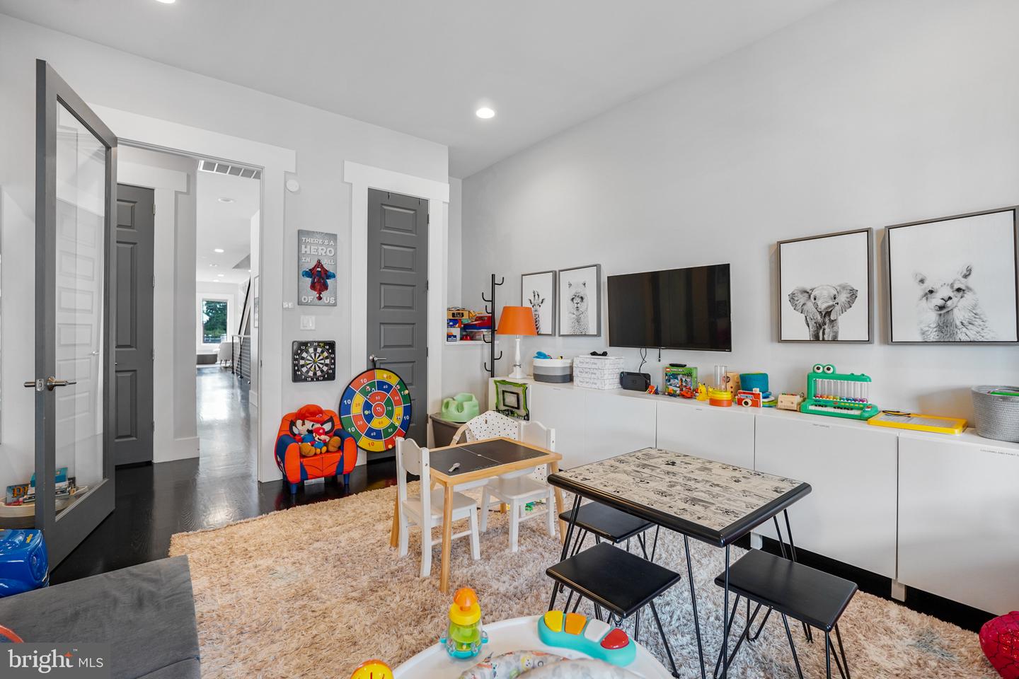 521 William St Property Photo 33
