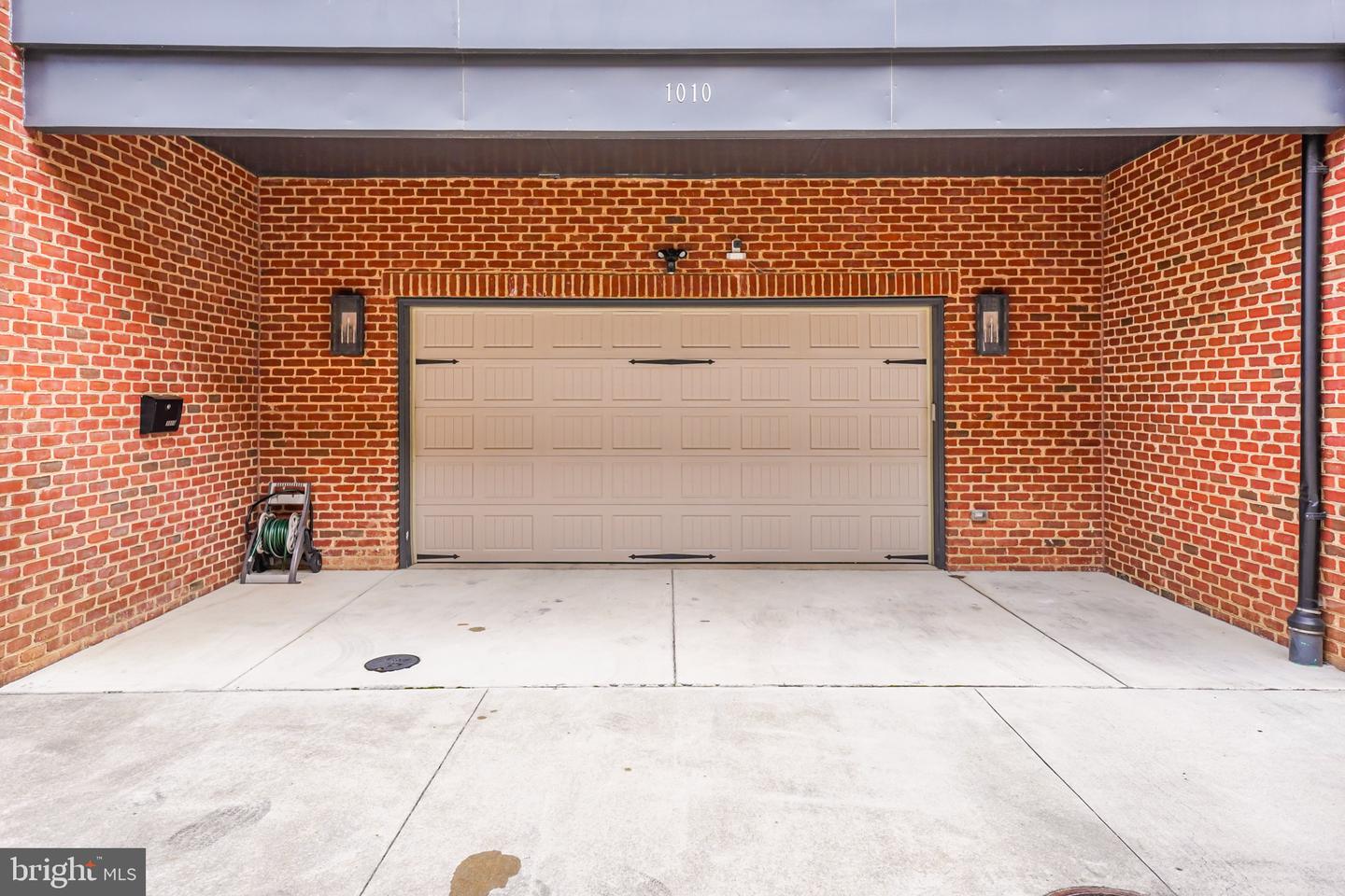 521 William St Property Photo 77