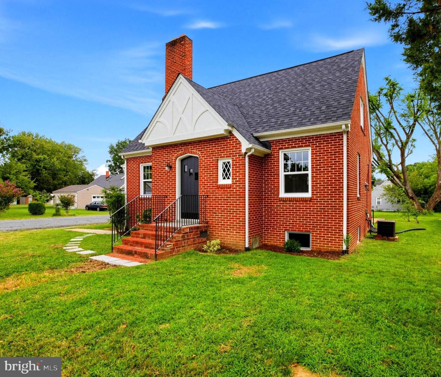 2401 LAFAYETTE BLVD Property Photo 1