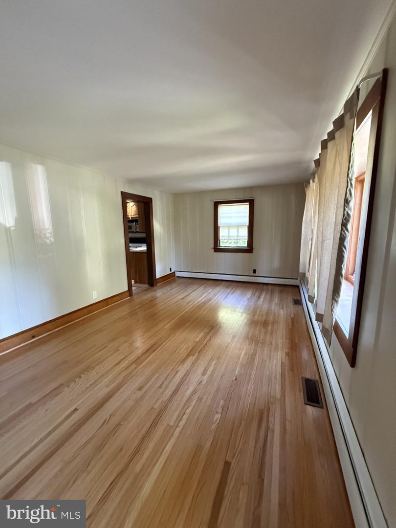 446 Hanson Ave Property Photo 7