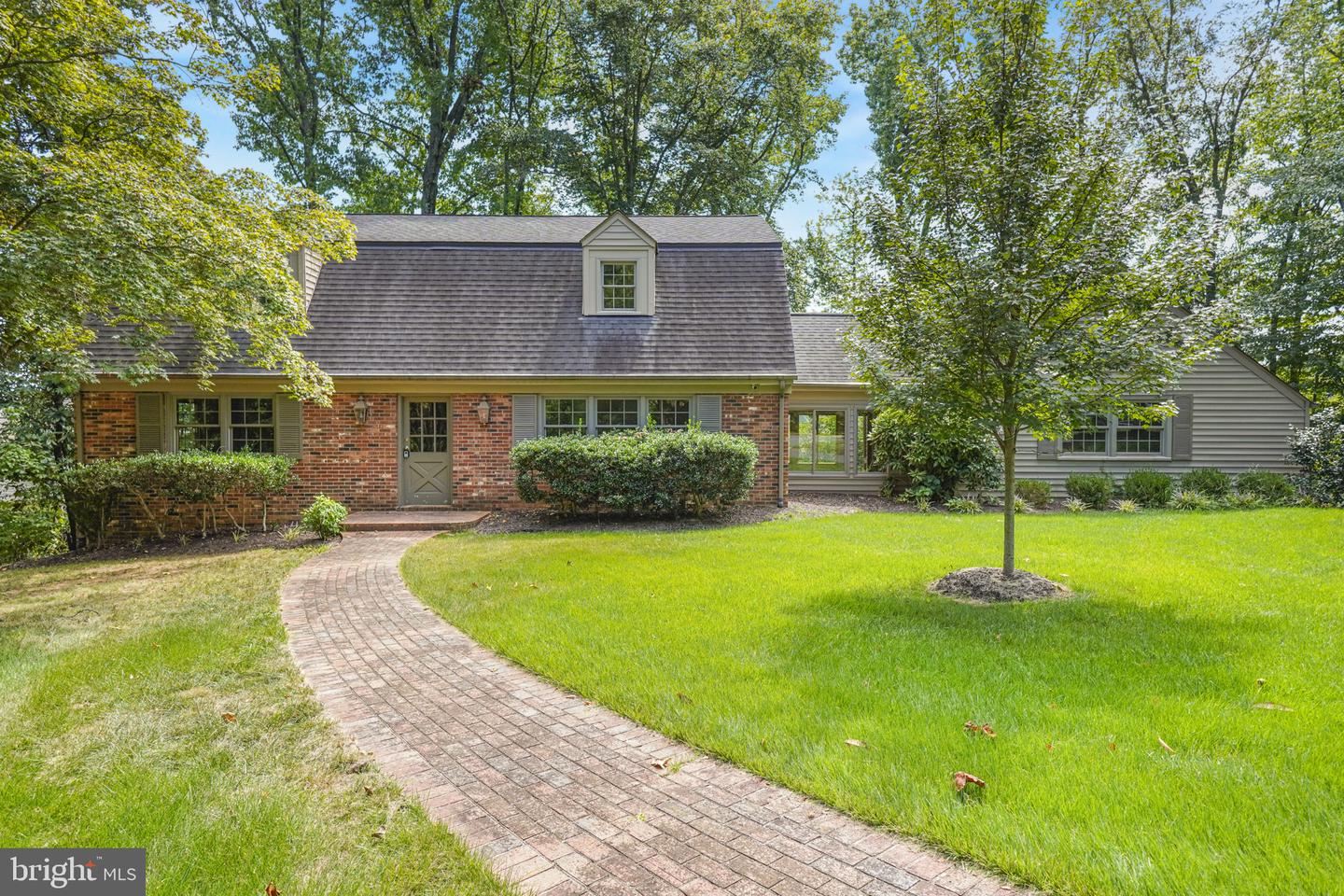5 Delahay Dr Property Photo 2
