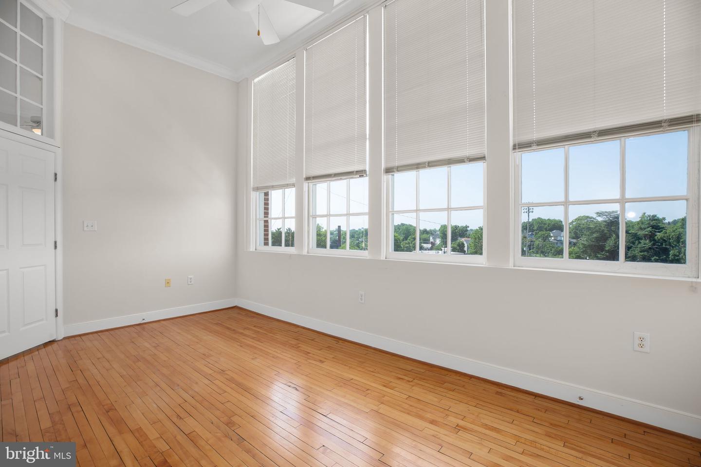 900 Barton St #307 Property Photo 11