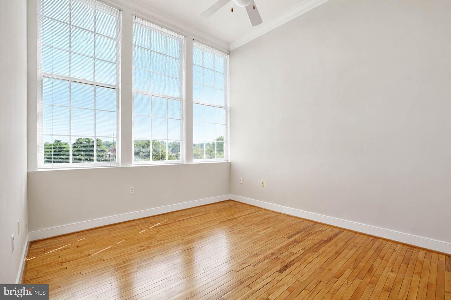 900 Barton St #307 Property Photo 14