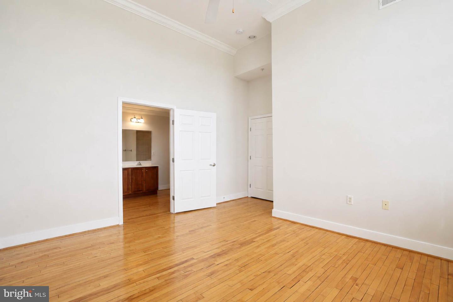900 Barton St #307 Property Photo 16