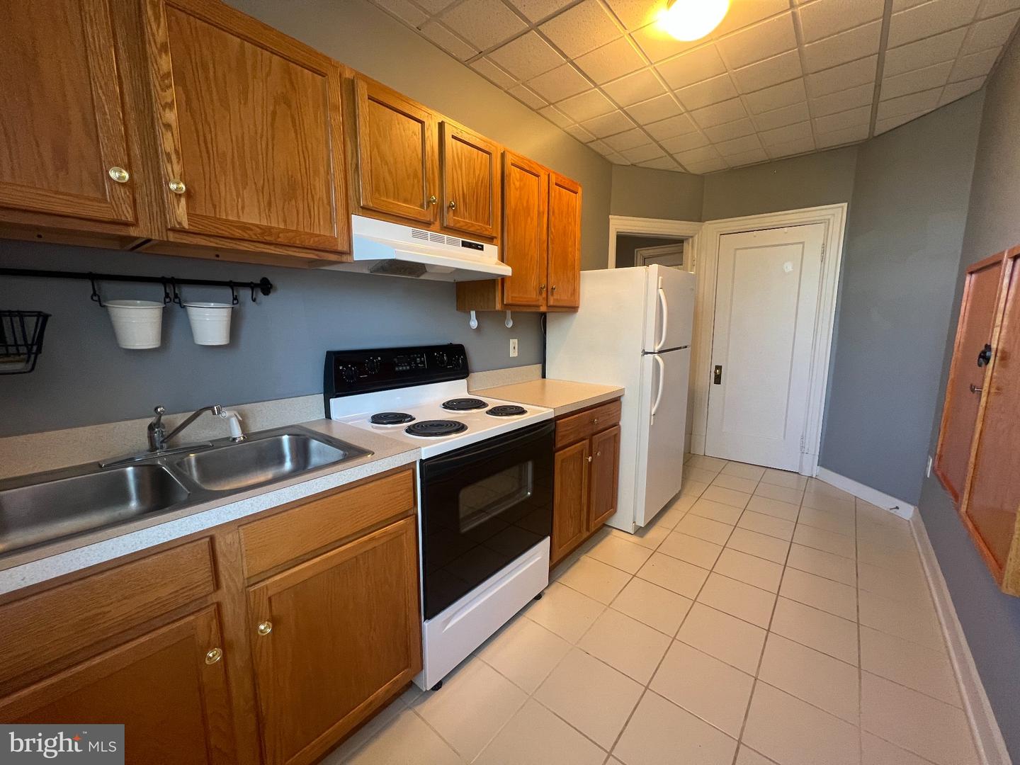 403 William St #1 Property Photo 6