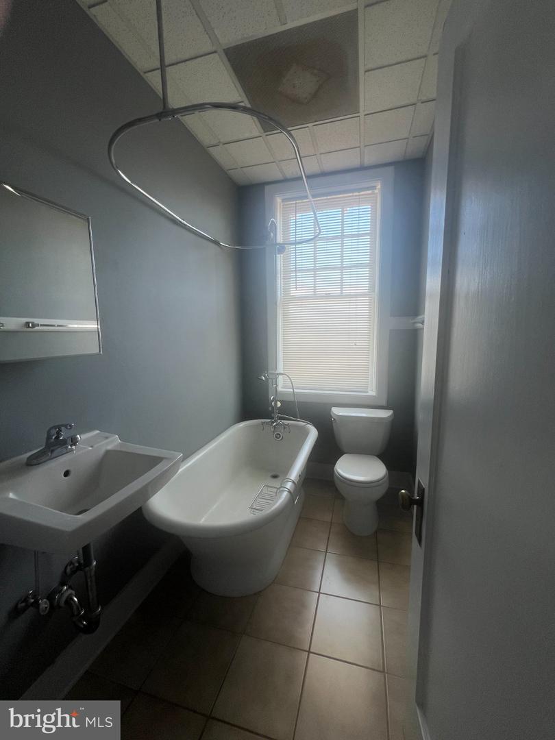 403 William St #1 Property Photo 9