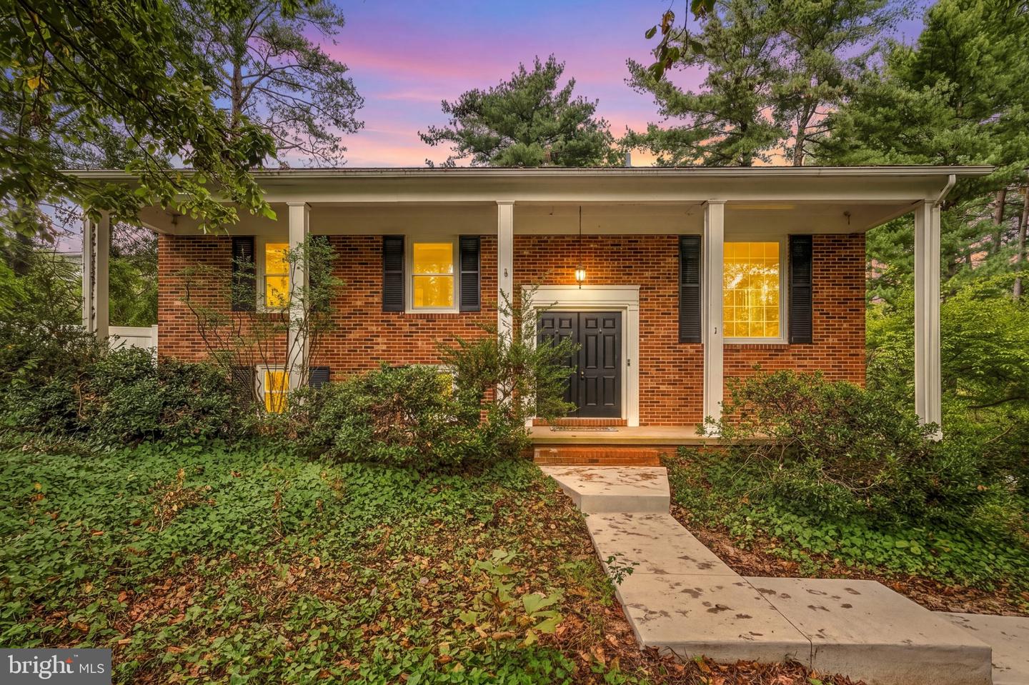 1 HOOKER PL Property Photo 1