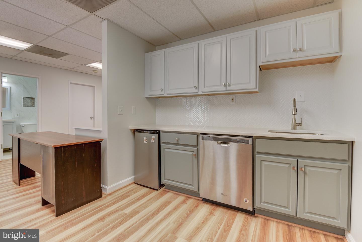 10627 Jones St #301b Property Photo 10