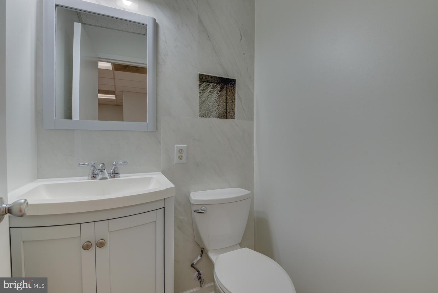 10627 Jones St #301b Property Photo 14
