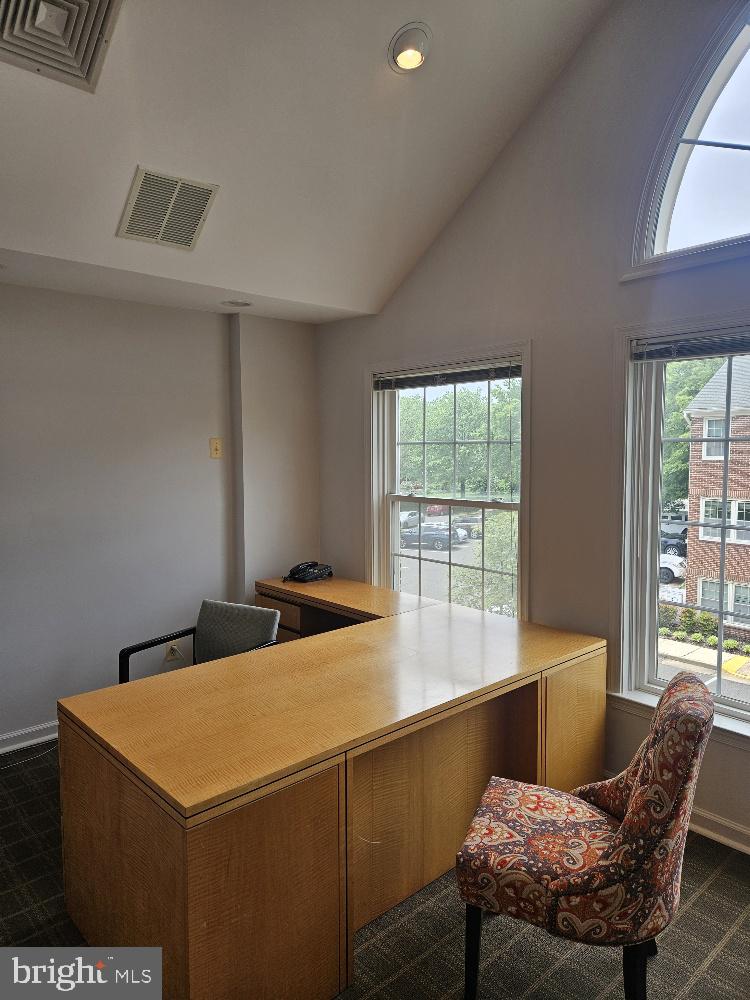 9679 Main St #d Property Photo 5