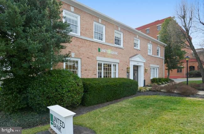 4021 UNIVERSITY DR #201 Property Photo 1
