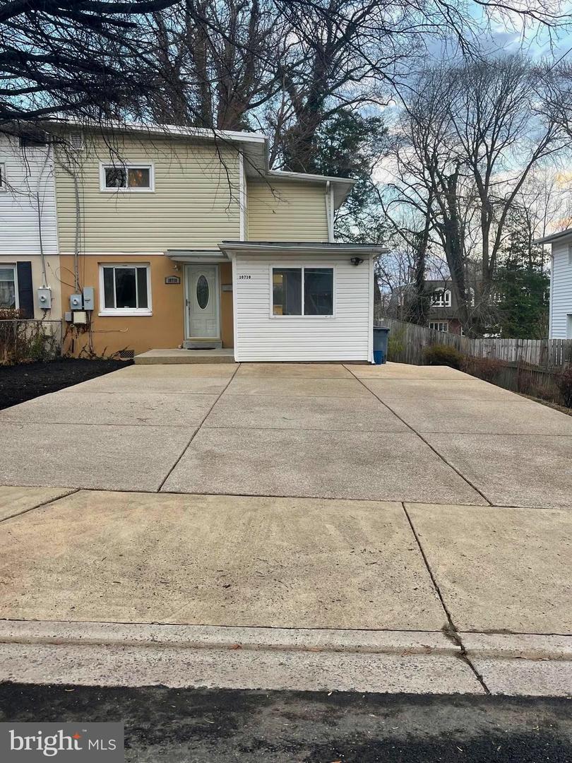 10710 Maple St Property Photo