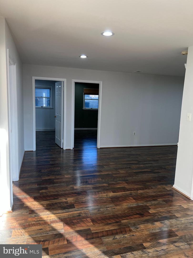 10520 Warwick Ave #b-2 Property Photo 2