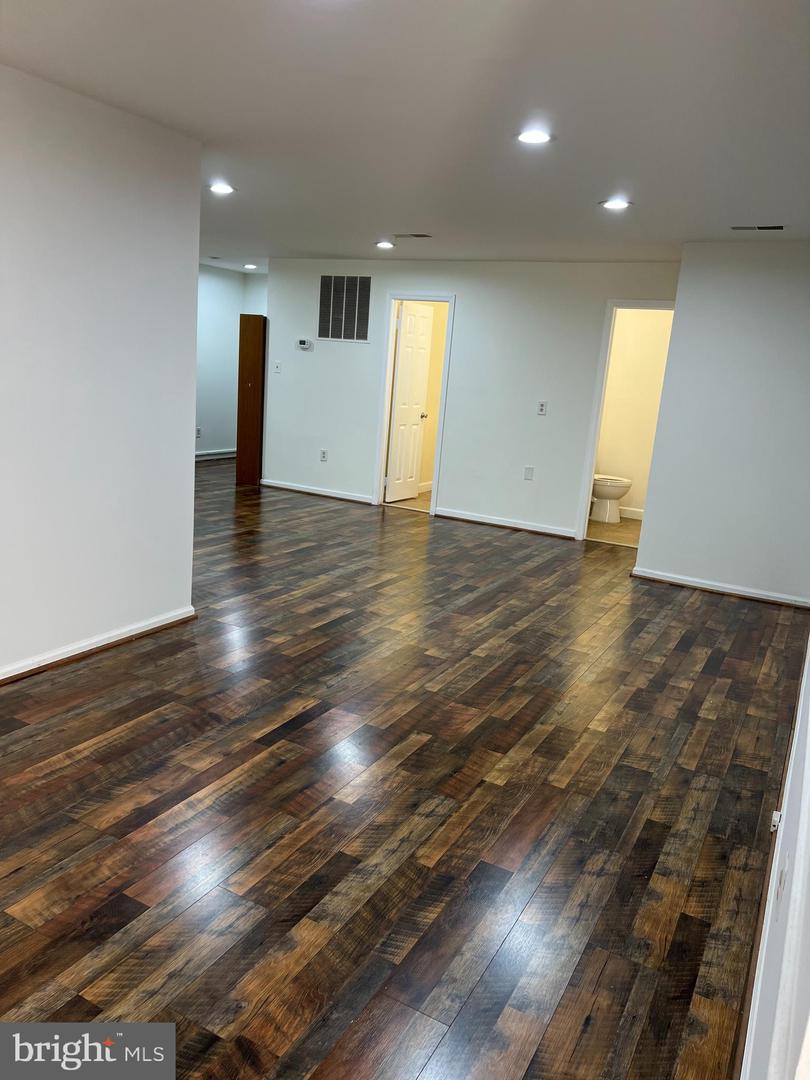 10520 Warwick Ave #b-2 Property Photo 4