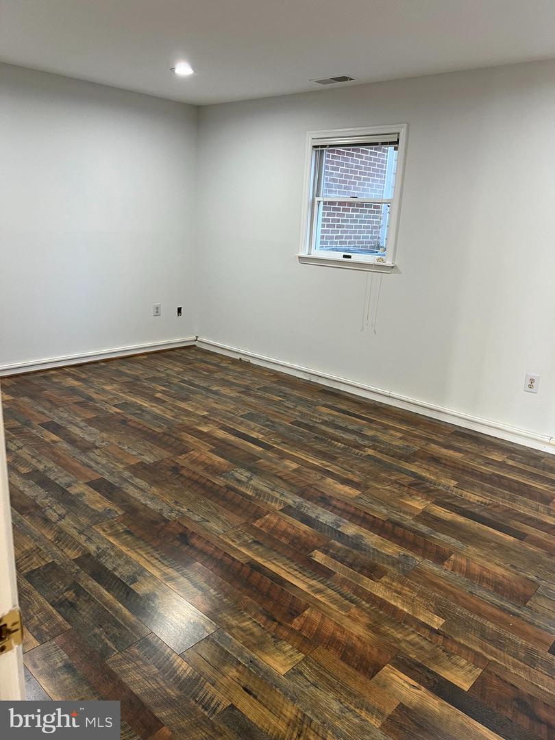10520 Warwick Ave #b-2 Property Photo 7