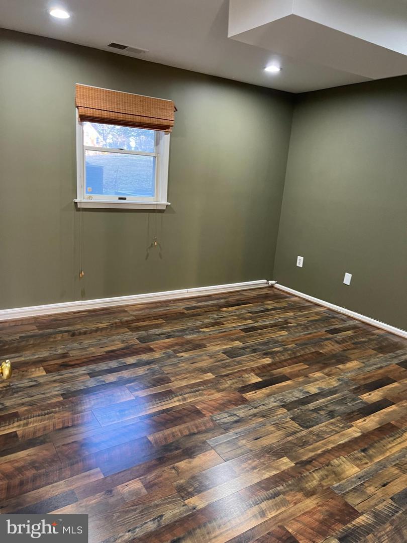 10520 Warwick Ave #b-2 Property Photo 8
