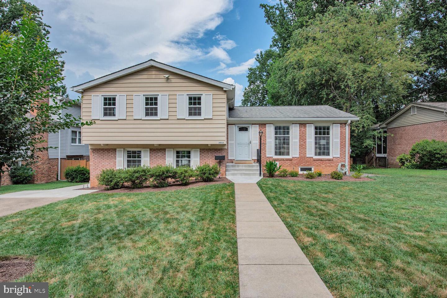 3512 QUEEN ANNE DR