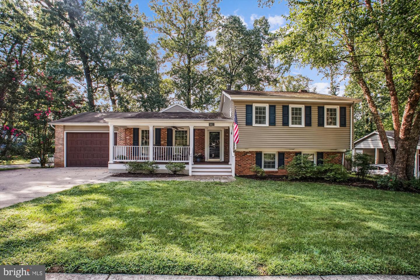 9811 Hampton Ln Property Photo 1