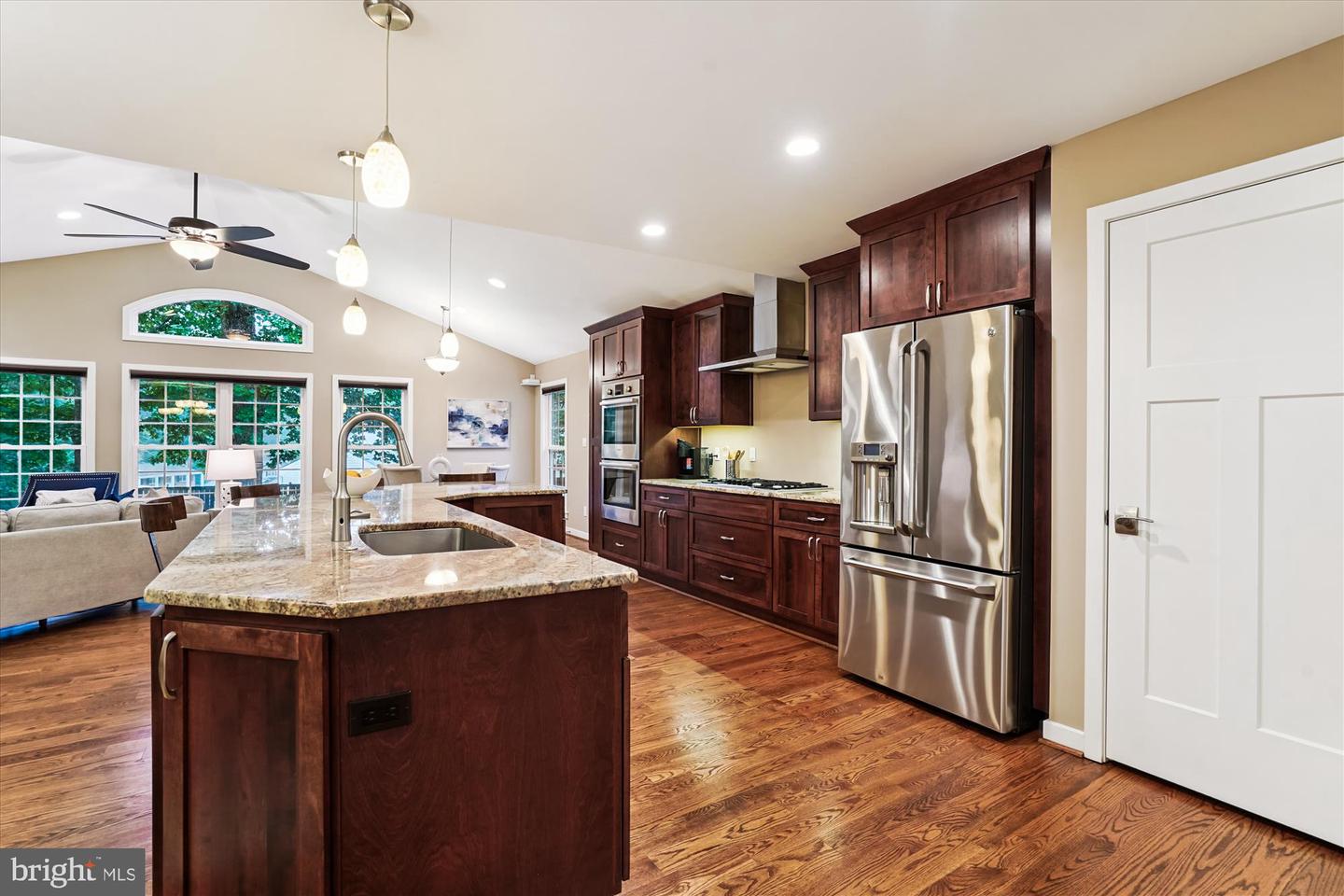 9811 Hampton Ln Property Photo 13