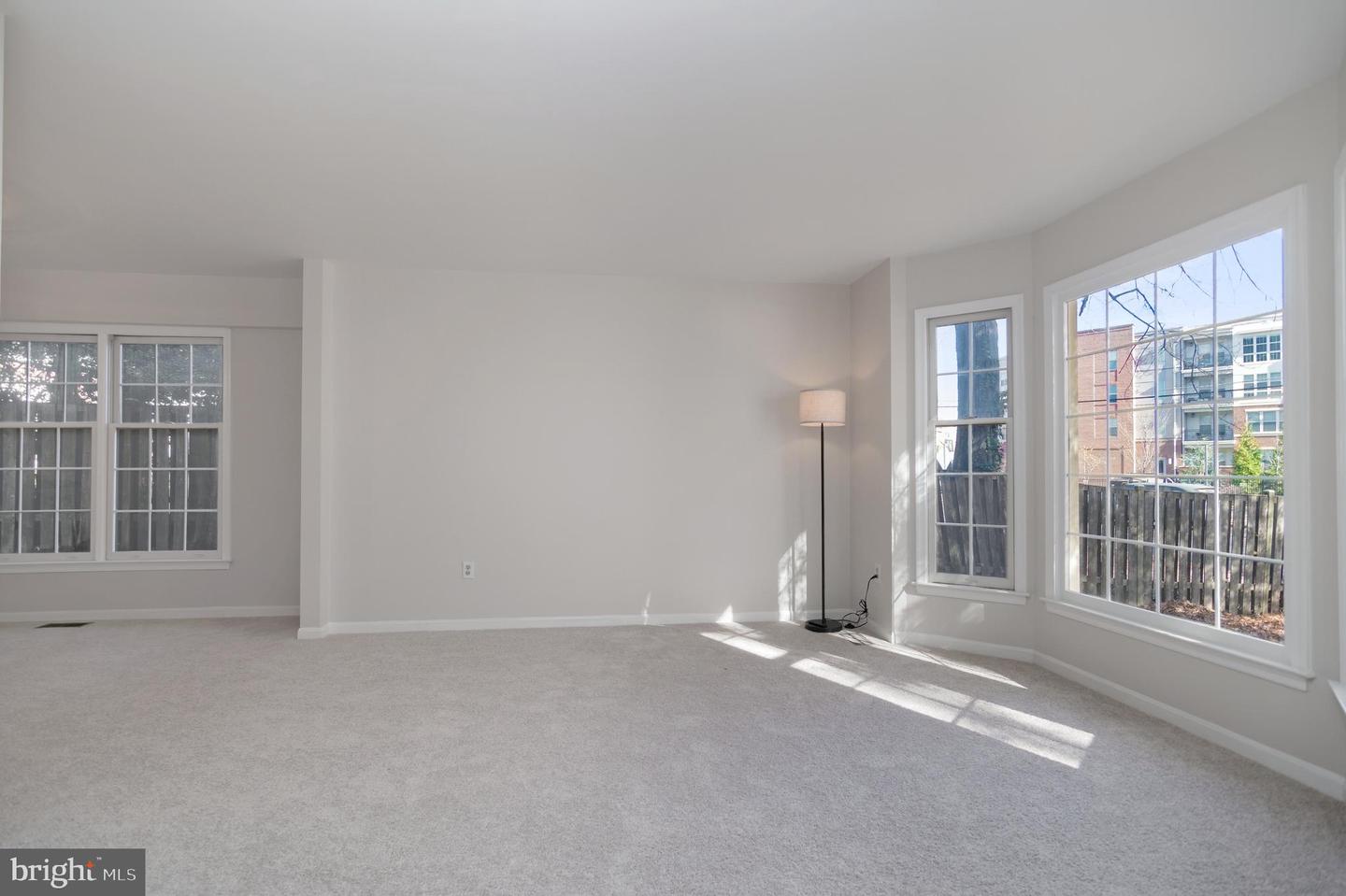 3916 Oak St Property Photo 11