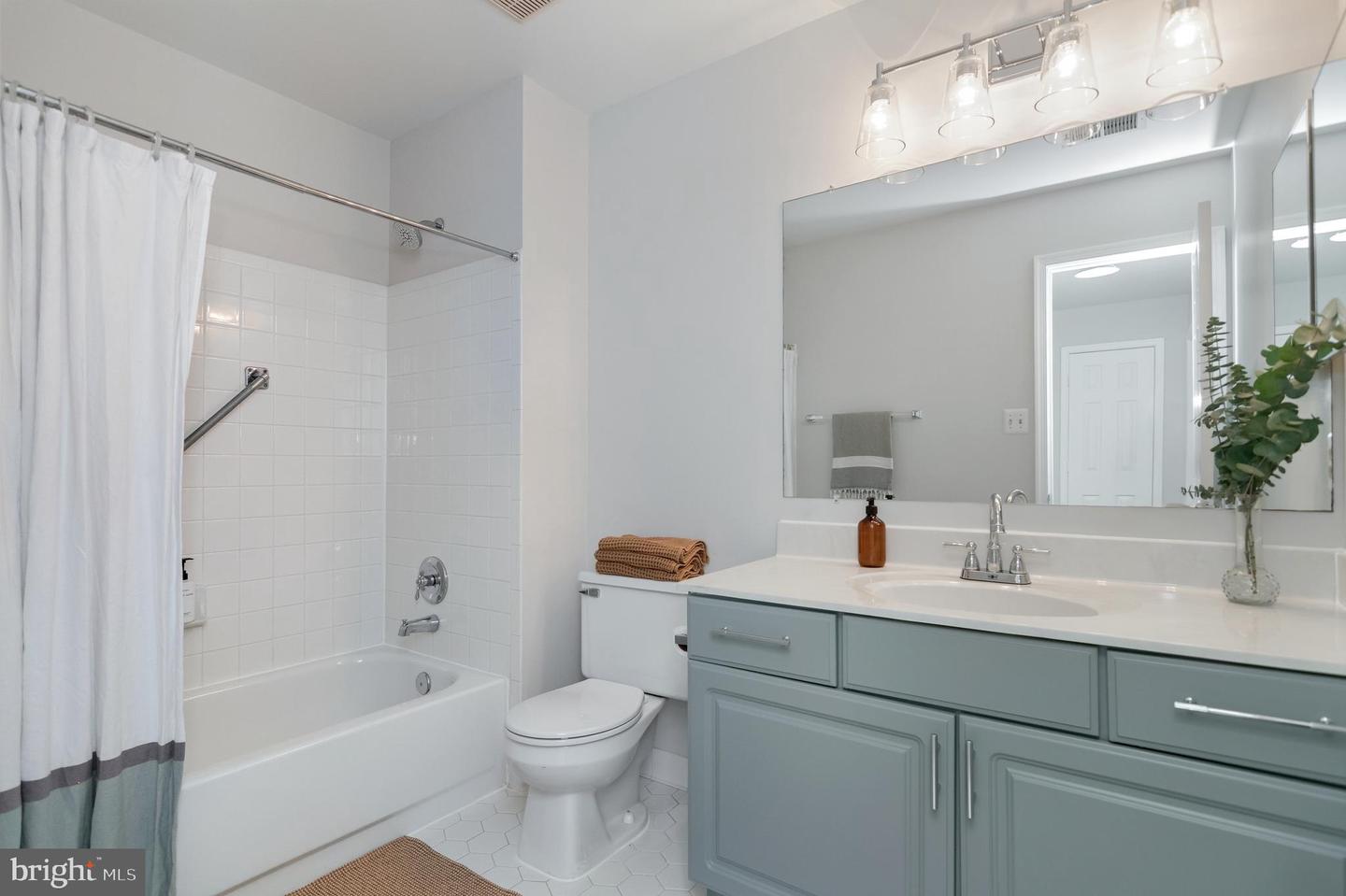 3916 Oak St Property Photo 36