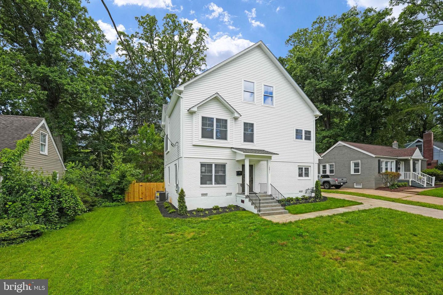 10811 SCOTT DR Property Photo 1