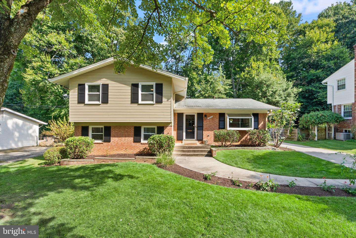 10222 Fox Ln Property Photo 1
