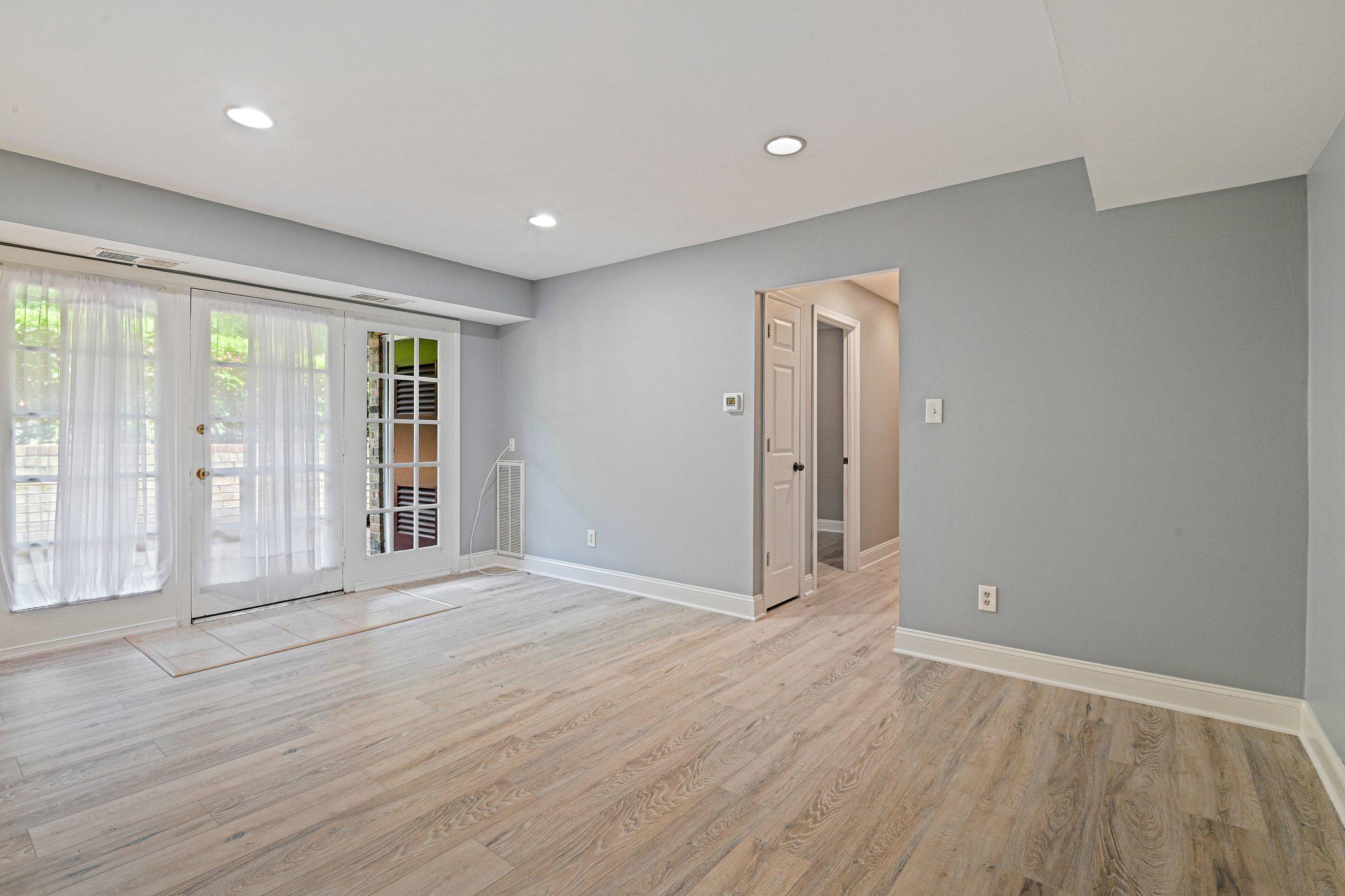 3860 LYNDHURST DR #101 Property Photo 1