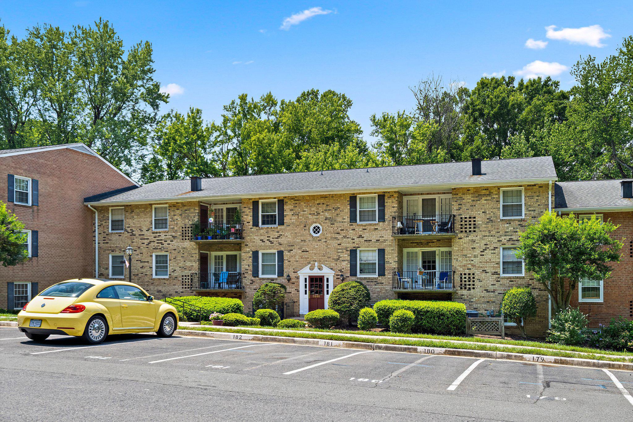 3860 Lyndhurst Dr #101 Property Photo 3