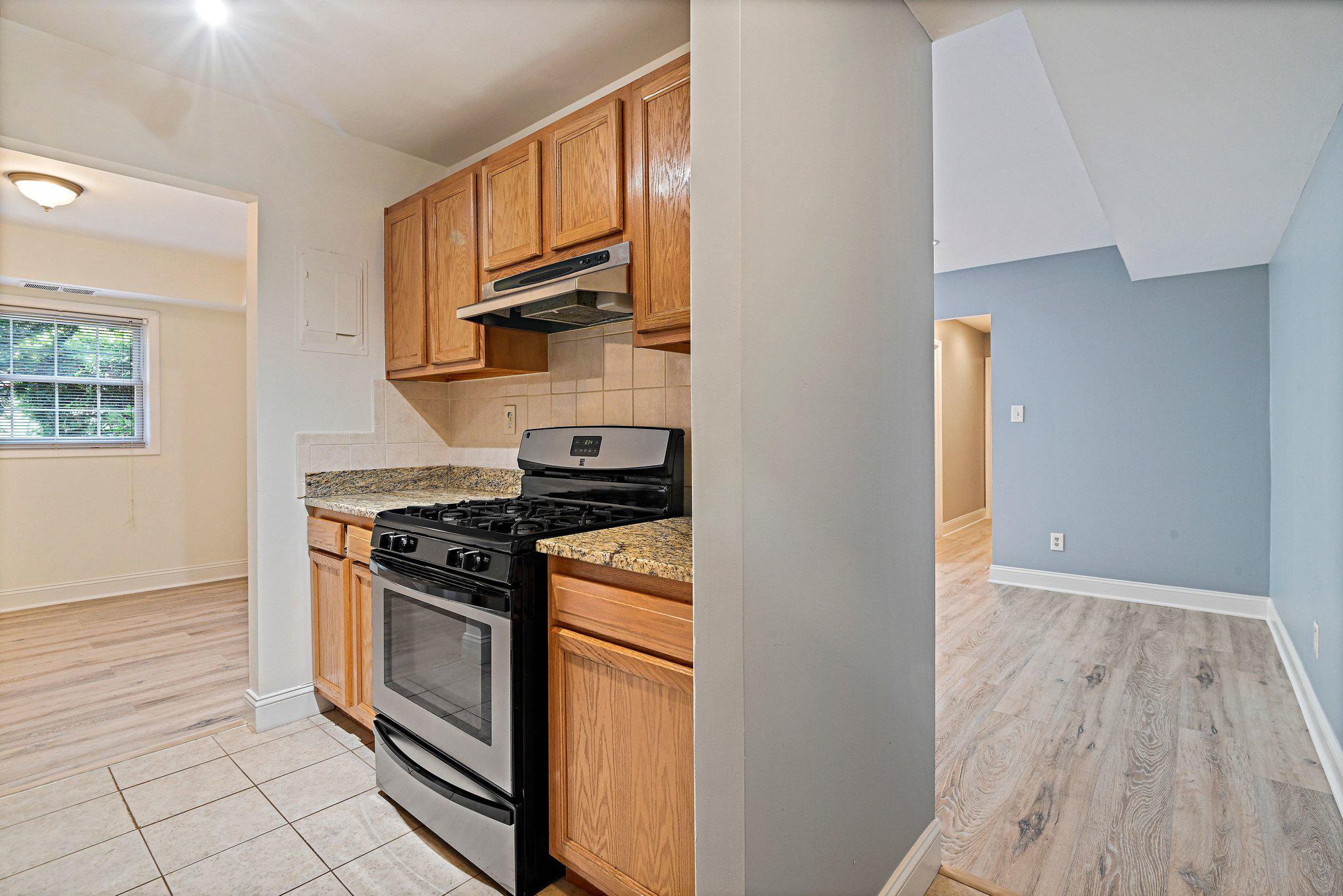3860 Lyndhurst Dr #101 Property Photo 6