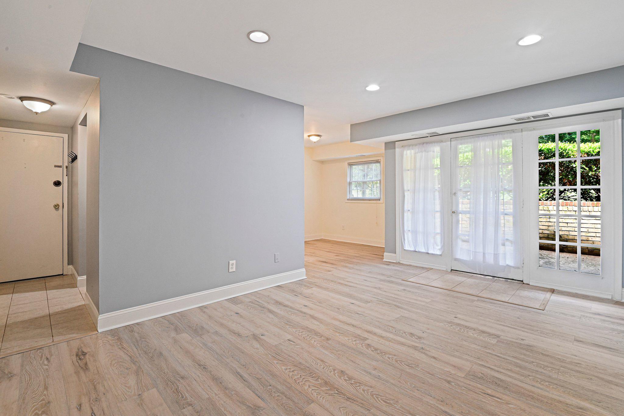 3860 Lyndhurst Dr #101 Property Photo 7