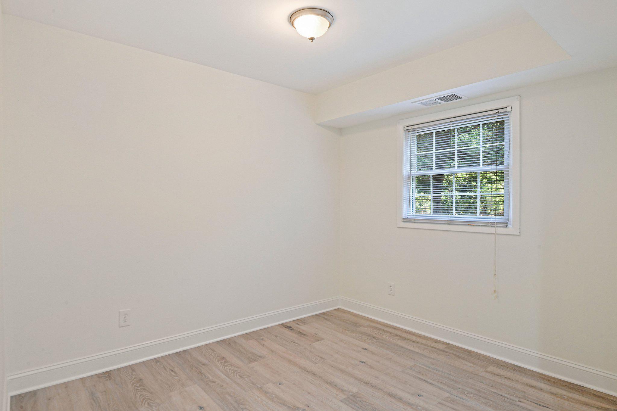 3860 Lyndhurst Dr #101 Property Photo 9
