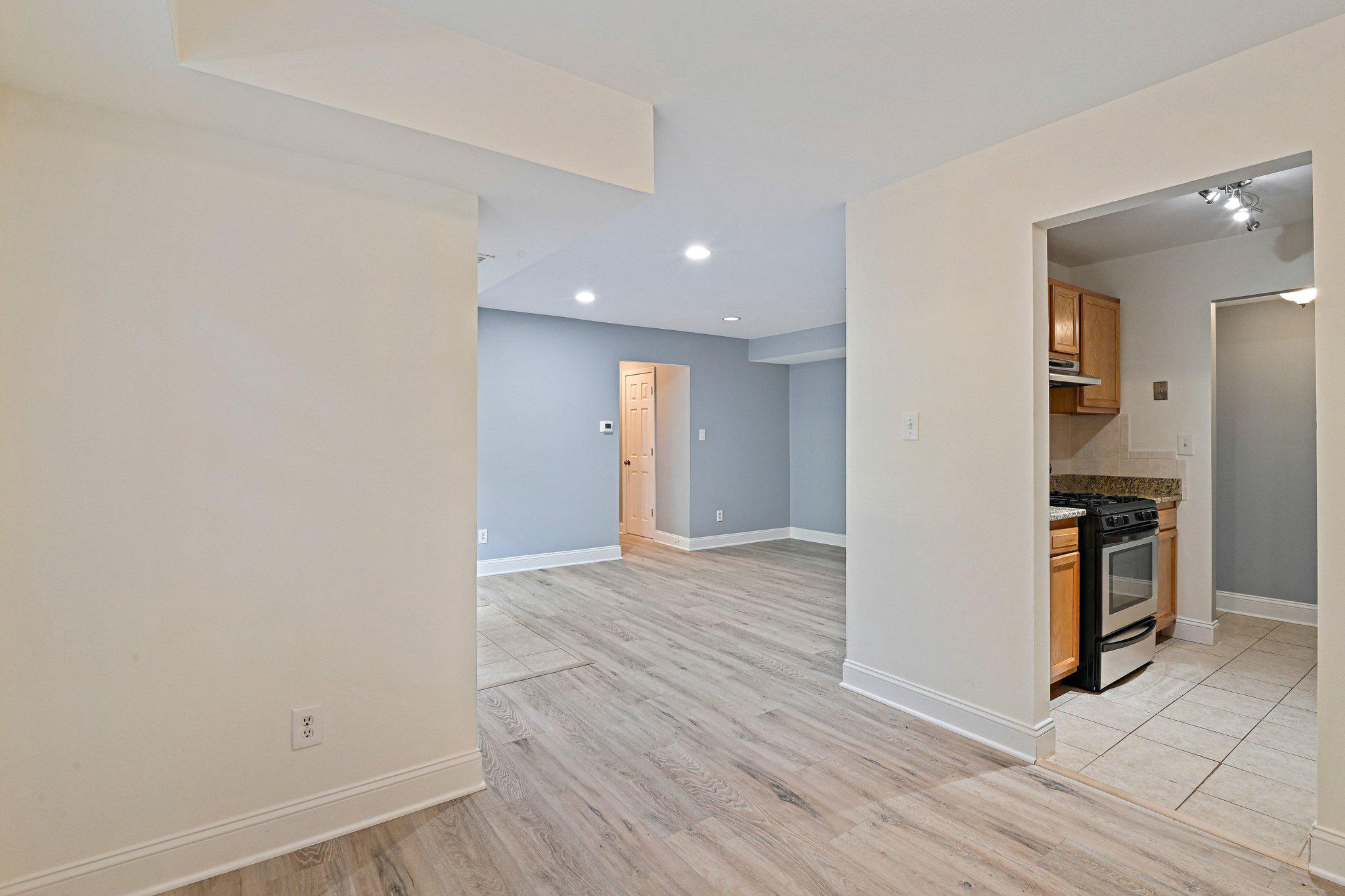3860 Lyndhurst Dr #101 Property Photo 10