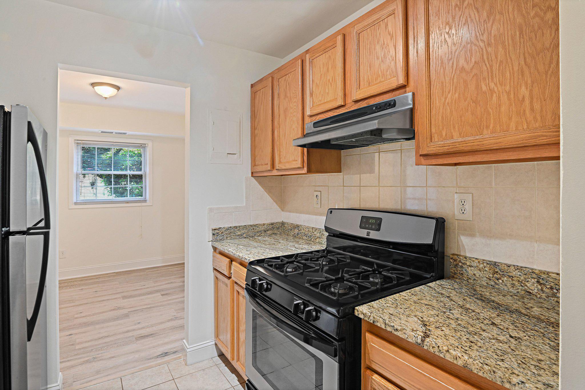 3860 Lyndhurst Dr #101 Property Photo 11