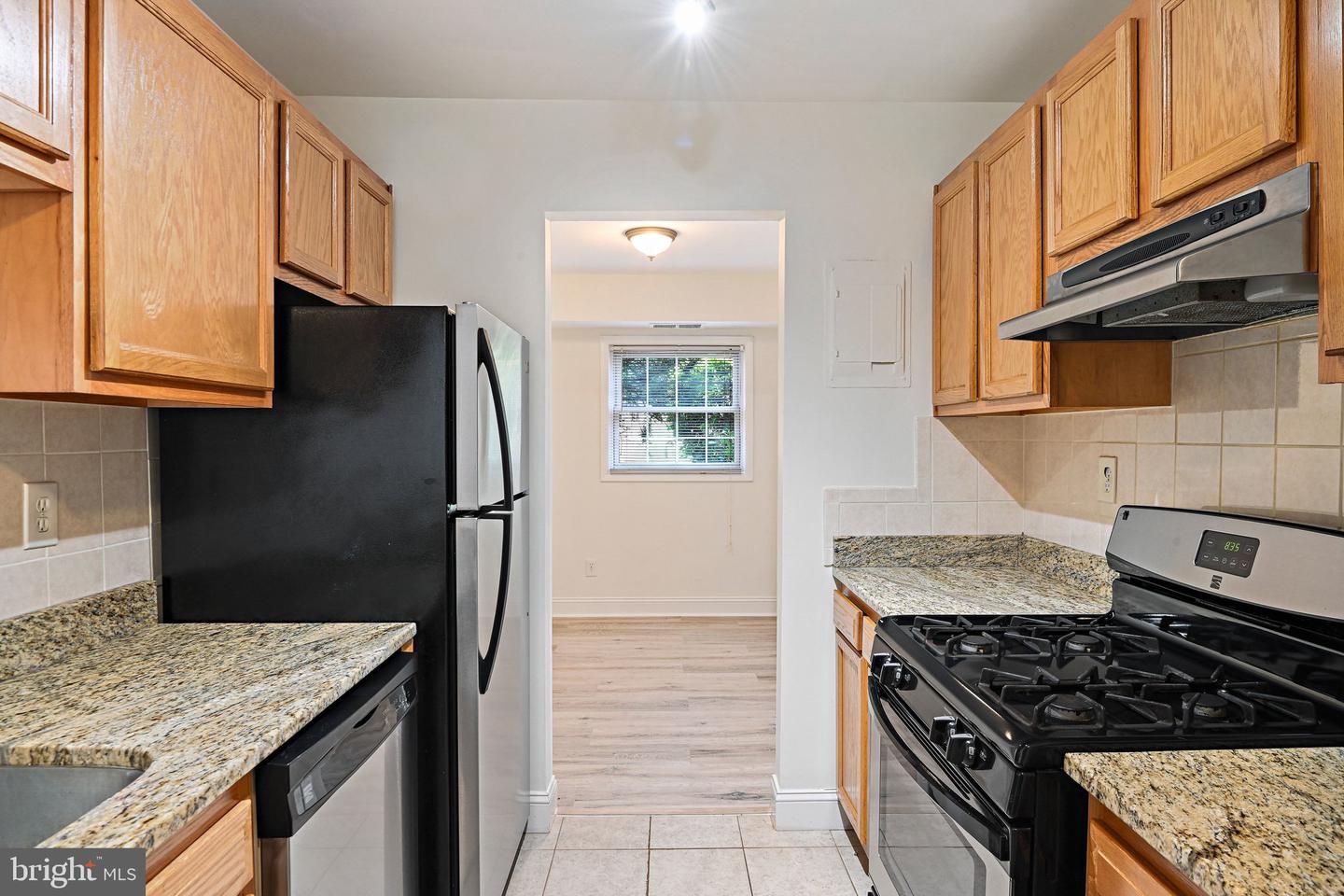 3860 Lyndhurst Dr #101 Property Photo 12