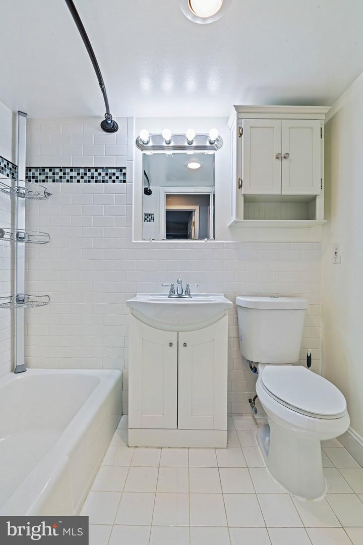3860 Lyndhurst Dr #101 Property Photo 20