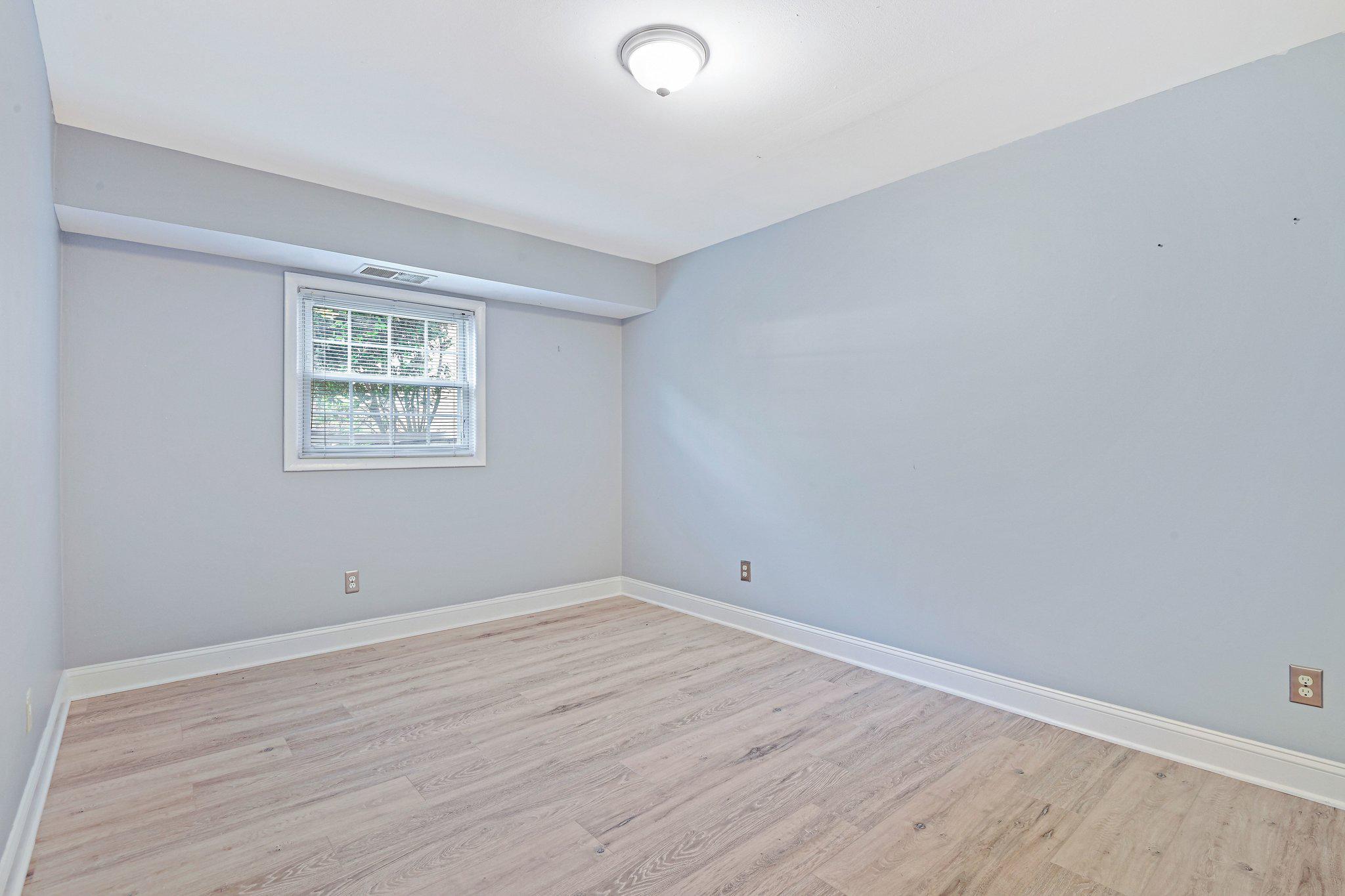 3860 Lyndhurst Dr #101 Property Photo 22