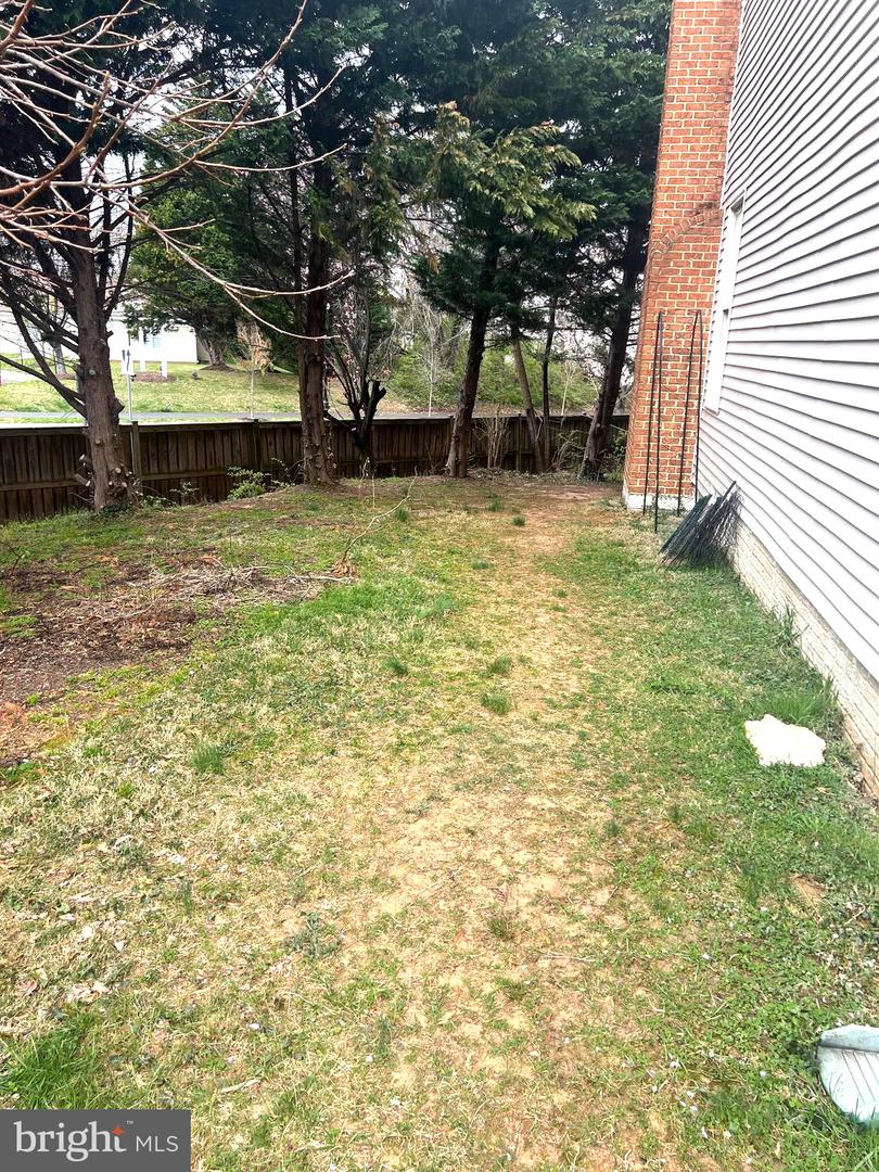 10504 Trowbridge Ct Property Photo 2