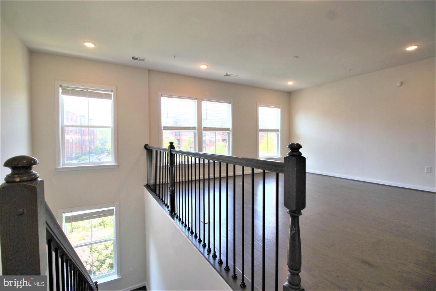 3974 Norton Pl #50 Property Photo 4