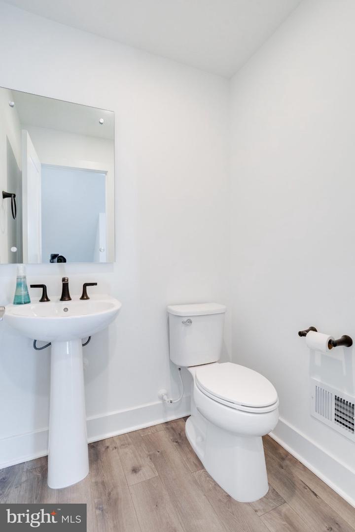 3509 Sutton Heights Cir Property Photo 37