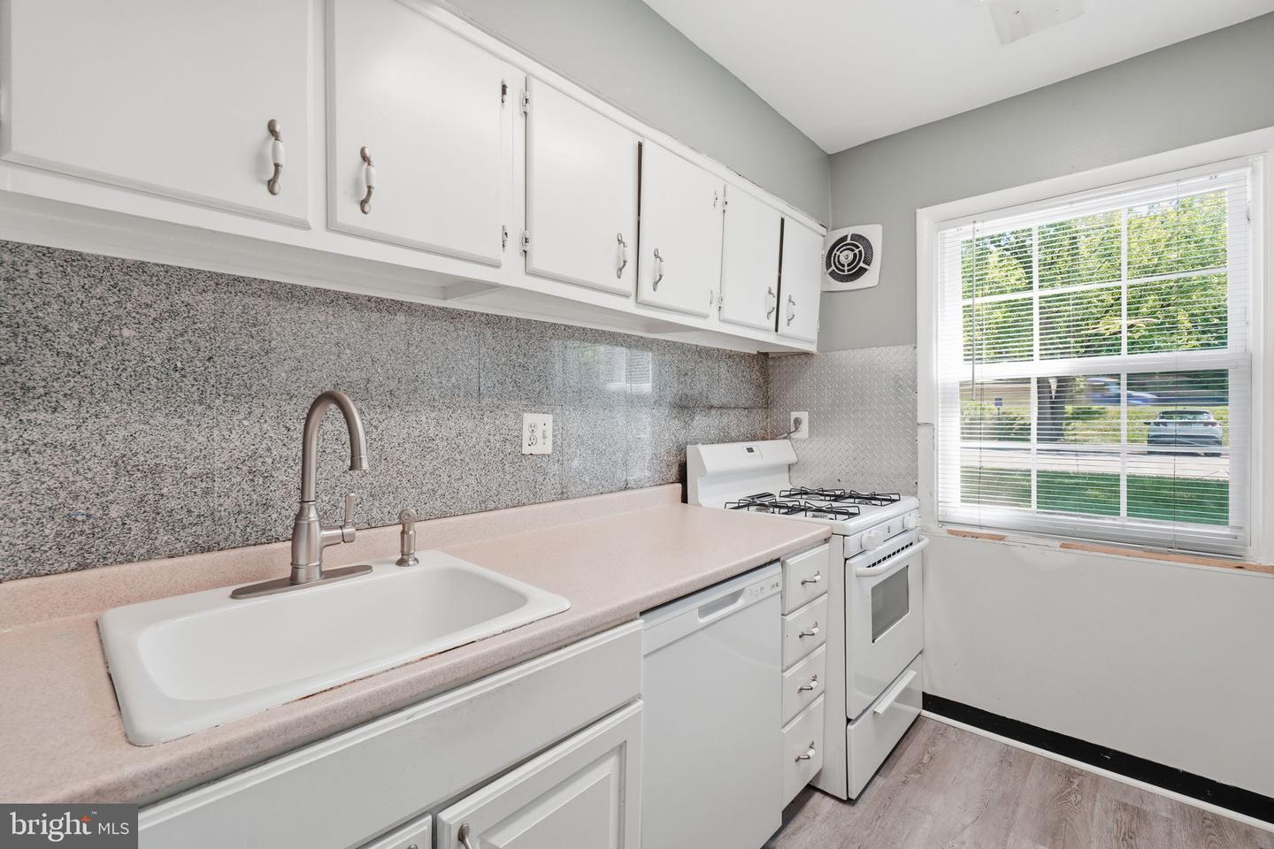 9453 Fairfax Blvd #104 Property Photo 11