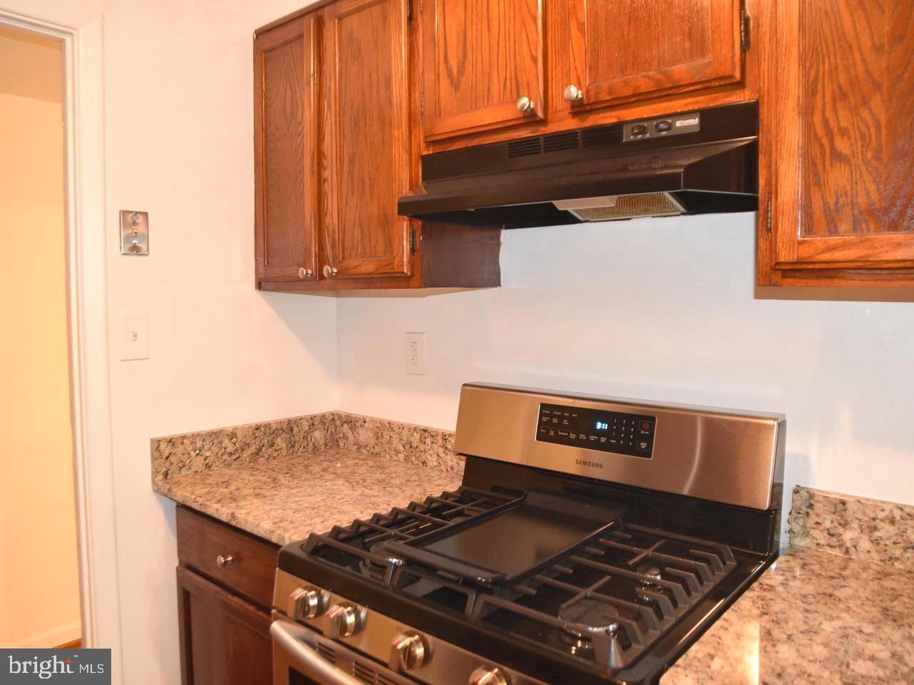 3814 Lyndhurst Dr #103 Property Photo 6