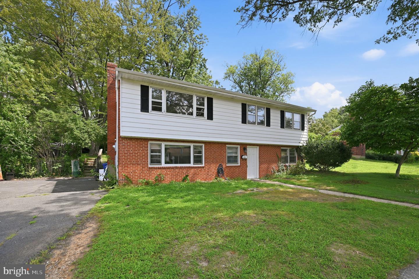 4211 University Dr Property Photo 1