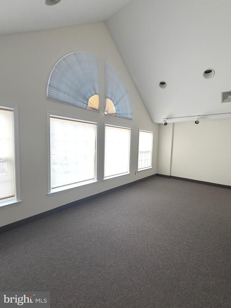 9675 Main St #d Property Photo 2
